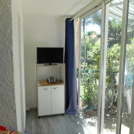 Apartamento En Rez-de-jardin: Piscine, Calme, Pinede, Parking, Terrasse, Proche Plage, Bbq - Fr-1-723-84