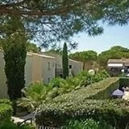 Apartamento En Rez-de-jardin: Piscine, Calme, Pinede, Parking, Terrasse, Proche Plage, Bbq - Fr-1-723-84 *